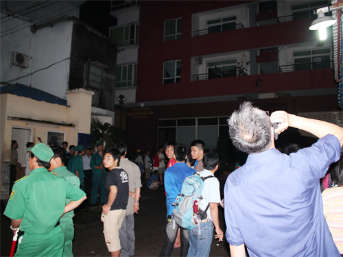 Cháy chung cư 24 tầng, hàng trăm người dân hoảng loạn