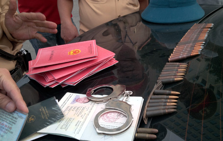 Hà Nội: Giấu kiếm Nhật trong xế hộp, xưng phóng viên “dọa” tổ công tác 141