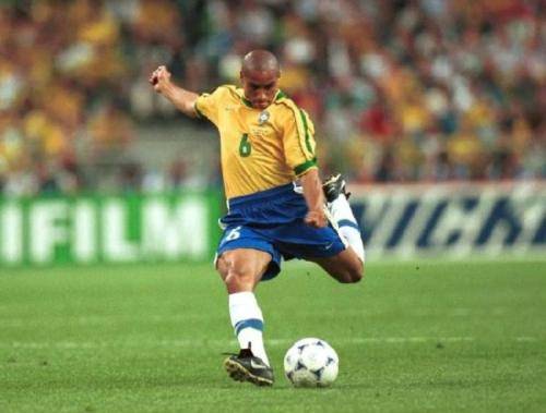Roberto Carlos và cú sút siêu thực