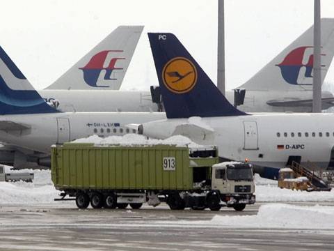 Moskva: 19 máy bay chuyển hướng đáp xuống  sân bay dự bị