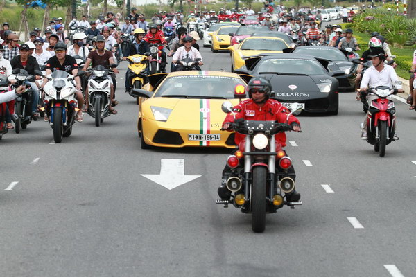 Cường đôla và Hành trình siêu xe