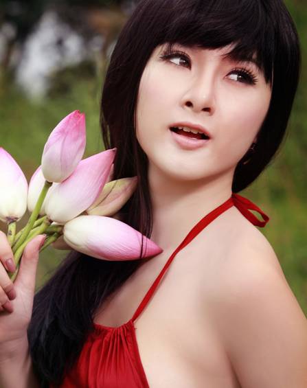 Lộ ảnh 'thiếu vải' của Phương Trinh