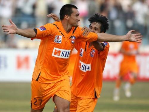 Báo Tây lại choáng vì siêu phẩm ở V-League