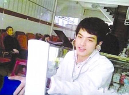 Đổ xô khám bệnh vì bác sĩ quá đẹp trai