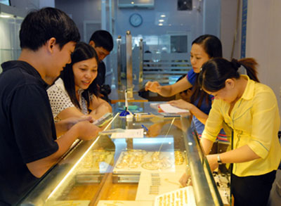 Giá vàng tăng thêm 500.000 đồng/lượng so với sáng nay