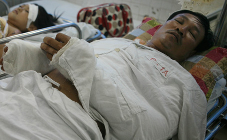 Côn đồ “đại náo” trụ sở công an, giải cứu đồng bọn