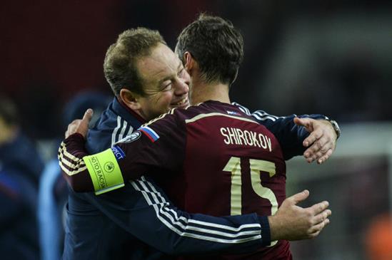 Nga vượt khó với HLV không lương