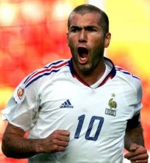 Những cú volley siêu hạng trong lịch sử bóng đá thế giới