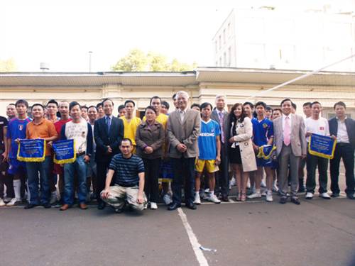 CLB  May Thăng Long tham gia Giải bóng chuyền cộng đồng người Việt tại LB Nga 2011