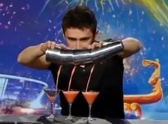 Chàng trai pha chế rượu gây sốt chương trình Ukraine's Got Talent