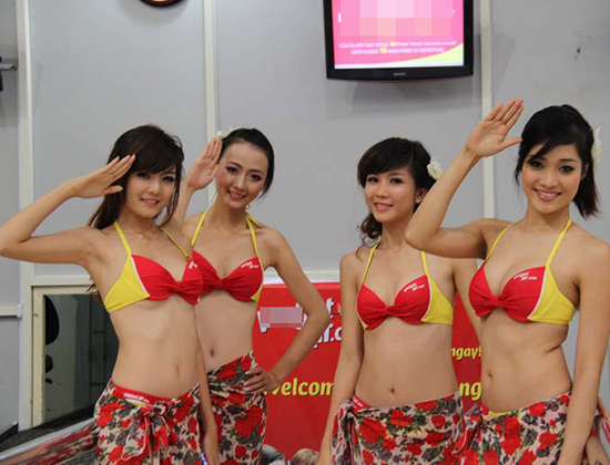 Bộ ảnh Miss Teen diễn Bikini trên máy bay