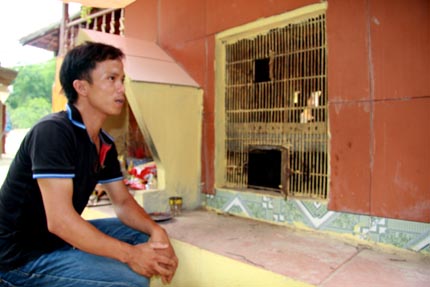 Rắn chúa bò vào nhà, cả xóm vái lạy