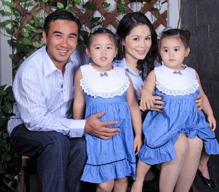 Quyền Linh bị fan nữ có chồng đè ngửa đòi hôn