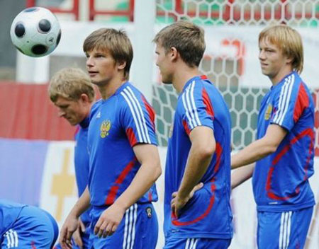 Nga - CH Séc: Quá khứ không ngủ yên