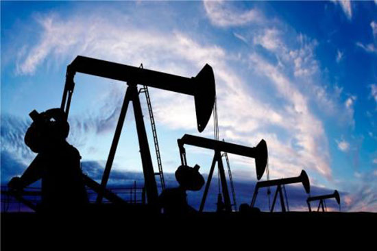 Giá dầu biến động nhẹ, giá xăng ở Mỹ tăng 4%