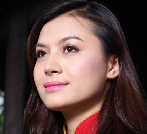 Hoa hậu Kiều Chinh khoe nét đẹp kiêu sa