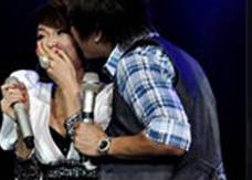 Hậu trường showbiz Việt - Kỳ 3: Bị sàm sỡ, đánh nhau và “chặt chém”