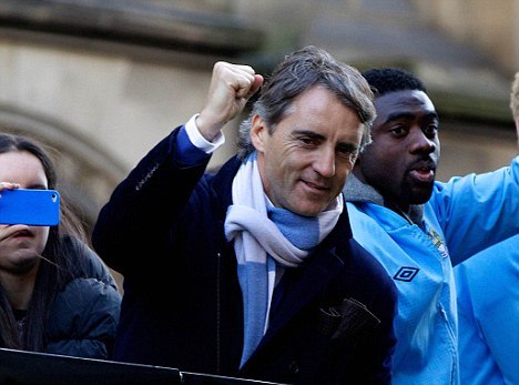 LĐBĐ Nga và các ông chủ Ả rập đọ tiền lôi kéo Mancini