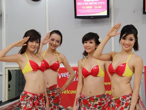 Để tiếp viên mặc bikini, Vietjet Air bị phạt 20 triệu đồng