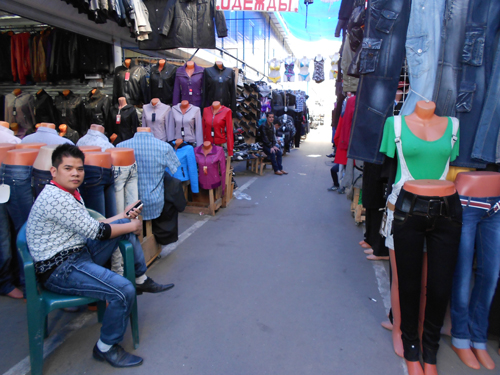 Nghề buôn ở Moskva: kẻ cười người mếu, tương lai  về đâu?