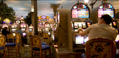 Người Việt định cư được đánh bạc với máy