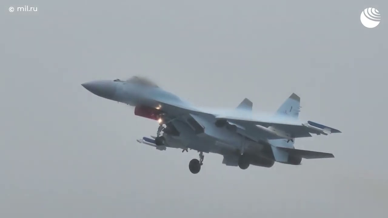 Su-35S mang tên lửa hộ tống ông Putin thăm Trung Đông
