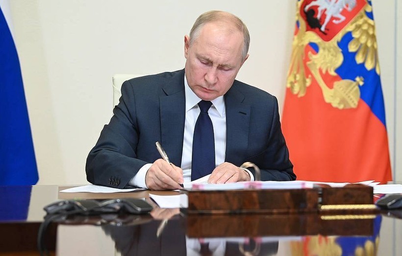 Tổng thống Putin ký luật về cổ đông từ các quốc gia ''không thân thiện''