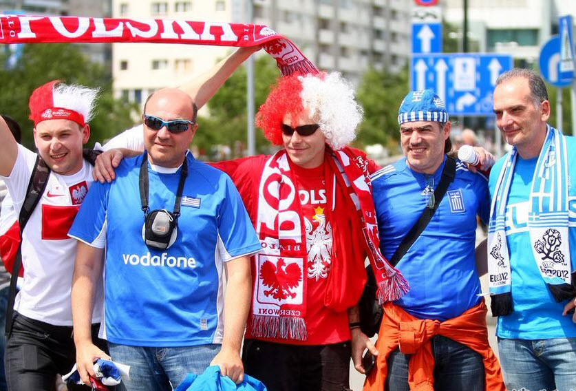 CĐV Ba Lan 'nhuốm đỏ' EURO 2012