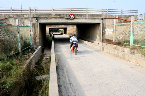 Đại lộ Thăng Long xuống cấp sau hai năm