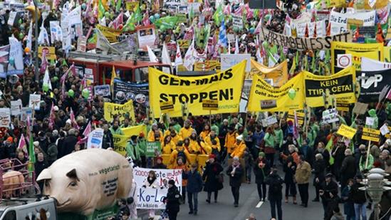Khoảng 100.000 người biểu tình phản đối Hiệp định TTIP tại Đức