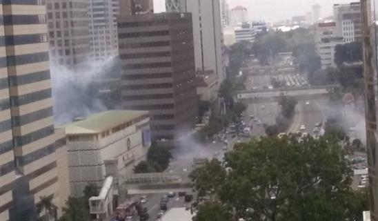 Đánh bom, nổ súng rung chuyển thủ đô của Indonesia, 6 người chết