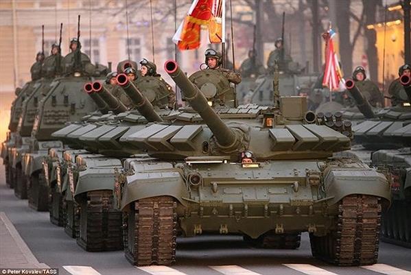 [ẢNH] Nga bàn giao xe tăng T-72B3 lắp ráp cùng đợt với T-90S/SK cho khách hàng đặc biệt