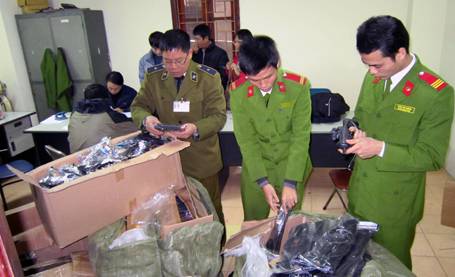 Hàng nghìn khẩu súng “nhảy” xe khách về Hà Nội