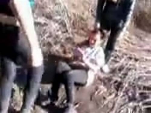 Xử lý vụ 2  nữ sinh Nga hành hạ bạn gái tật nguyền ( video)