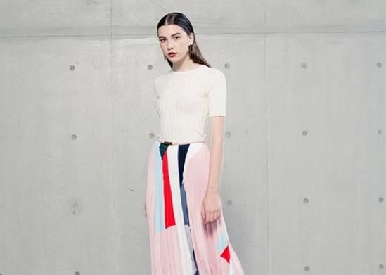 Gia đình người mẫu Nga không có tiền đưa thi thể hồi hương