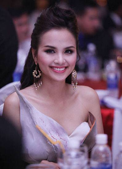 Hoa hậu Việt nói gì về tình, tiền?