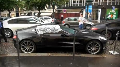 Lắm tiền nhiều của, Samuel Eto’o vứt siêu xe bên lề đường