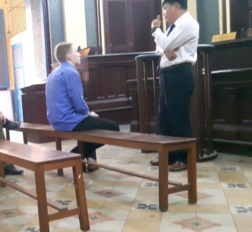 Du khách Nga lĩnh 18 năm tù vì mang hành lý chứa ma túy