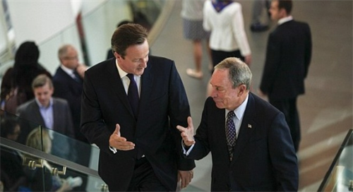 Thủ tướng Cameron phải xin lỗi Nữ hoàng Anh vì vô lễ