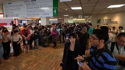 Người dân Singapore nín thở chờ tin ông Lý Quang Diệu