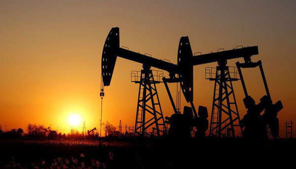 Giá dầu tăng mạnh do tín hiệu hạn chế sản lượng từ OPEC