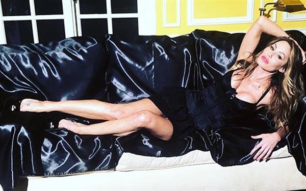 Chân dung người mẫu đóng vai Đệ nhất Phu nhân Mỹ Melania bị dọa giết