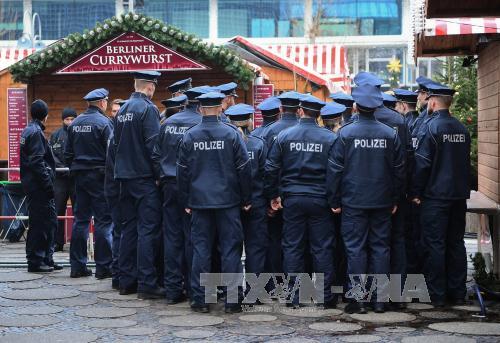 Cảnh sát Đức bao vây khu vực nghi phạm lái xe khủng bố ẩn náu