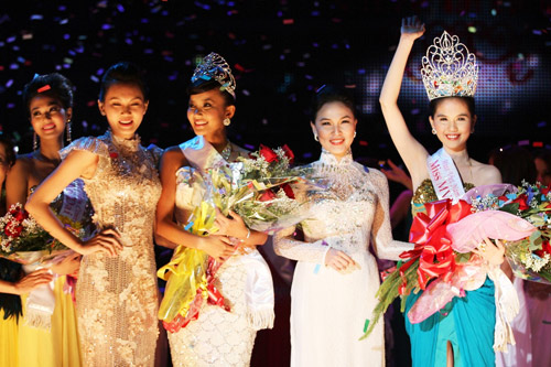 Hoa hậu VN hoàn cầu và cái bóng của Ngọc Trinh