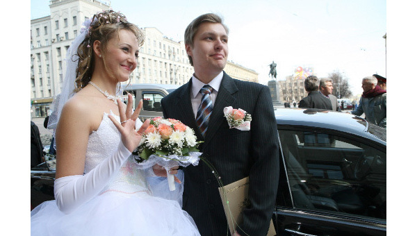Quan chức Nga không được kết hôn với người nước ngoài?