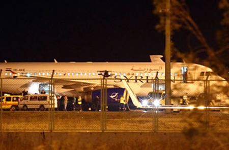 Báo Nga: 12 thùng linh kiện radar trên chiếc A320 bị ép hạ cánh