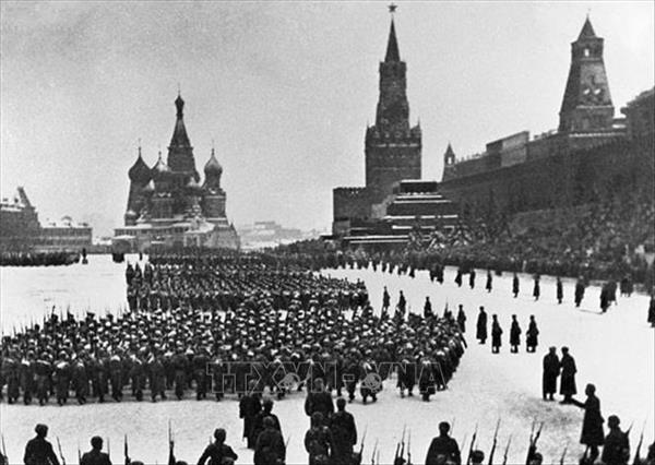 Tái hiện cuộc duyệt binh lịch sử năm 1941 kỷ niệm Cách mạng tháng Mười Nga