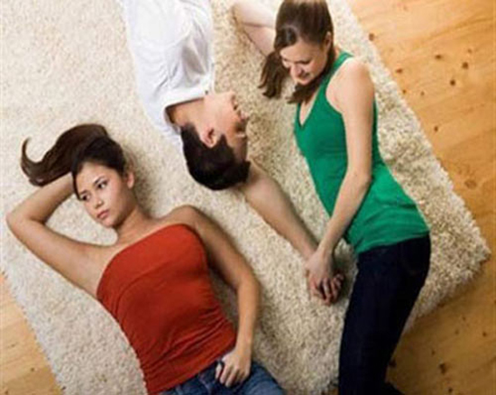 Bán thân nuôi chồng, chồng đi theo gái