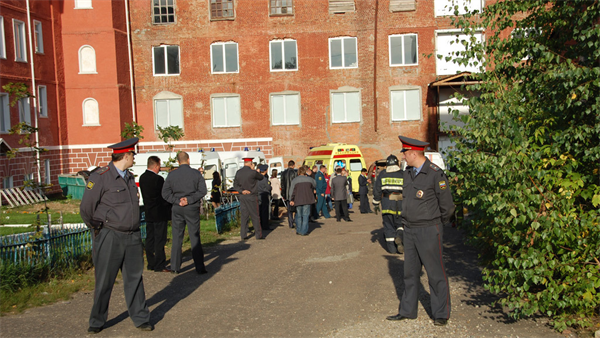 Thăm hỏi gia đình nạn nhân vụ cháy tại LB Nga