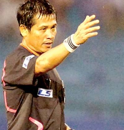 Nghiệp trọng tài: khi tay phải đỡ tay trái